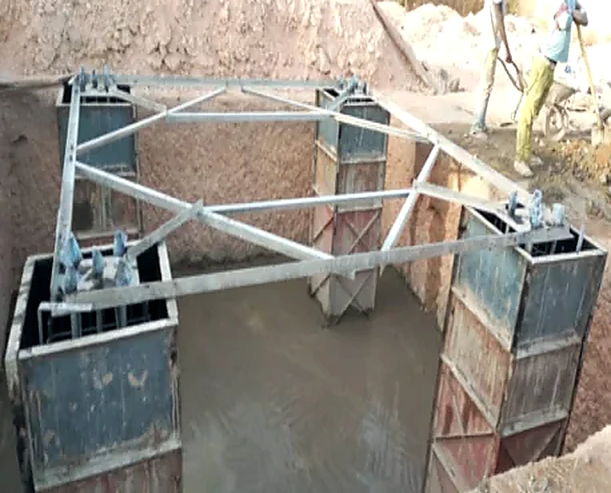 Travaux de terrassement et coulage de béton sur chantier